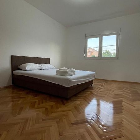 Entire Spacious Apartment With Free Parking Podgorica Buitenkant foto