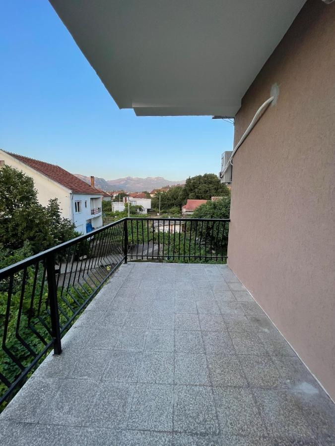 Entire Spacious Apartment With Free Parking Podgorica Buitenkant foto