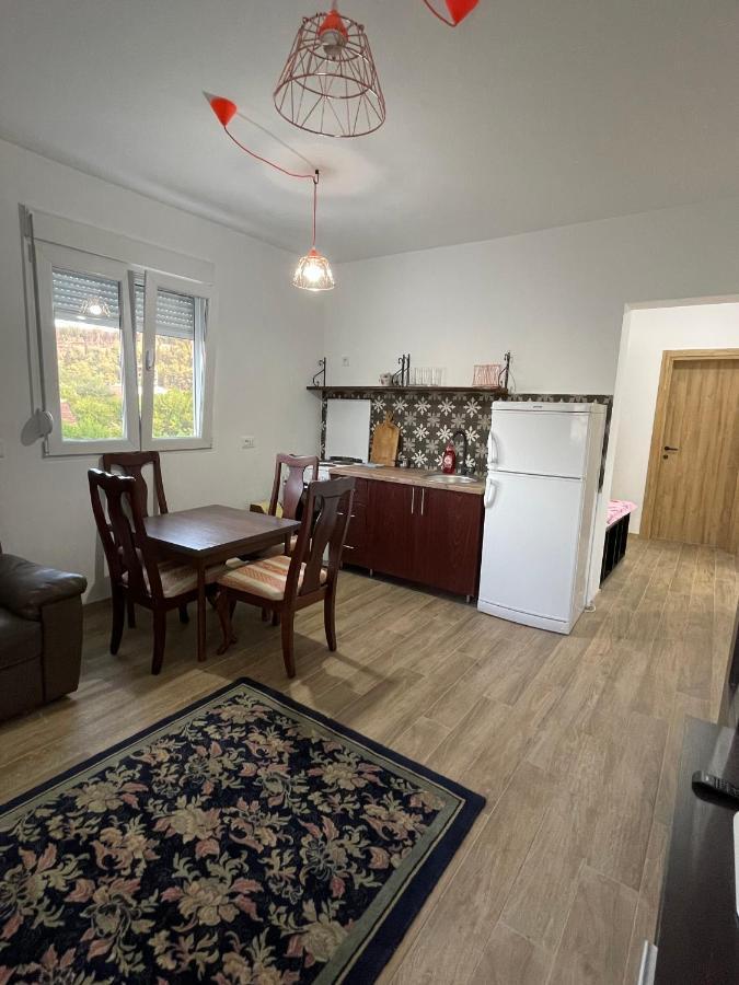 Entire Spacious Apartment With Free Parking Podgorica Buitenkant foto