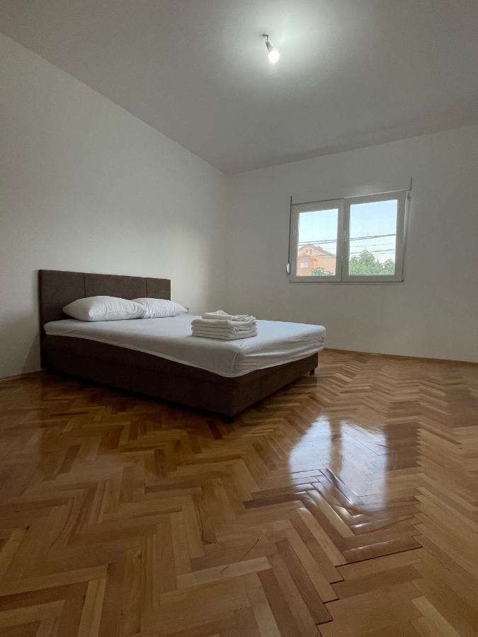 Entire Spacious Apartment With Free Parking Podgorica Buitenkant foto