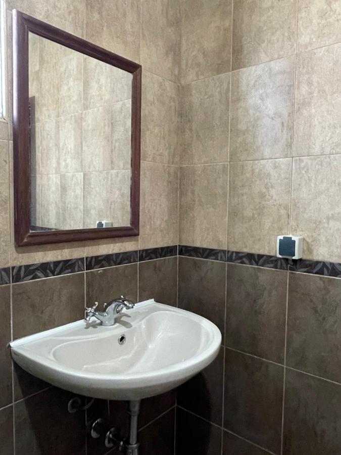 Entire Spacious Apartment With Free Parking Podgorica Buitenkant foto