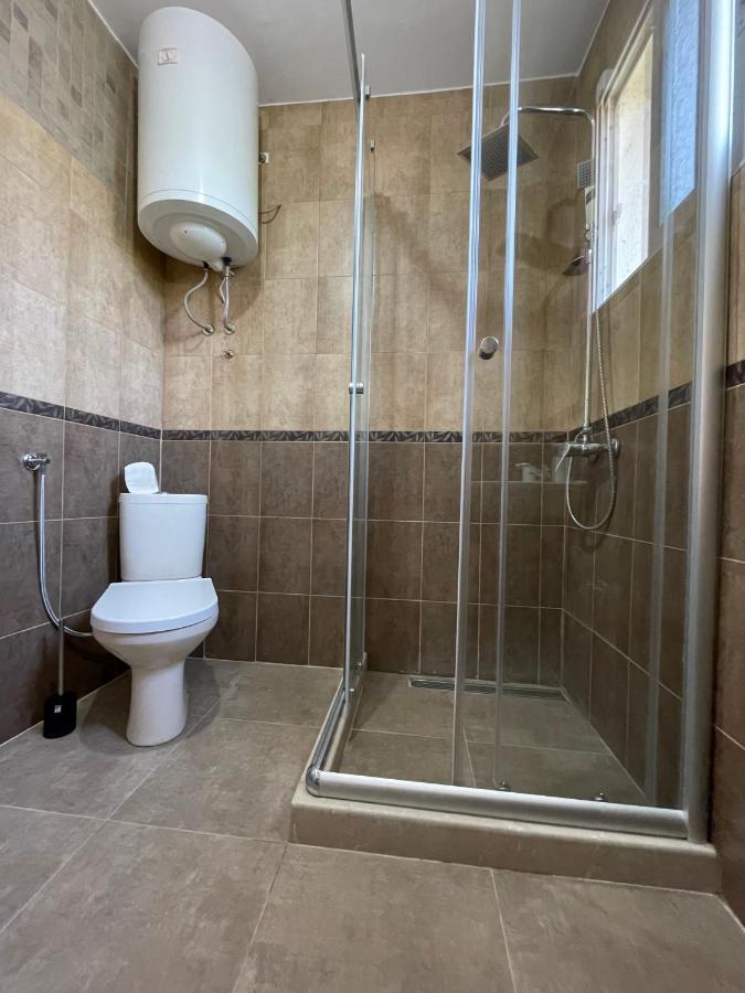 Entire Spacious Apartment With Free Parking Podgorica Buitenkant foto