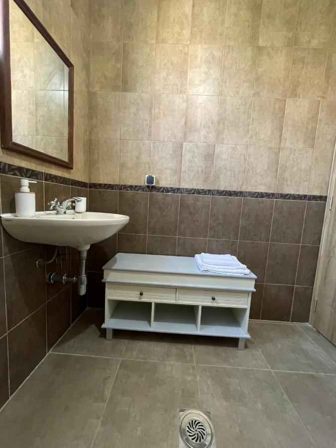 Entire Spacious Apartment With Free Parking Podgorica Buitenkant foto